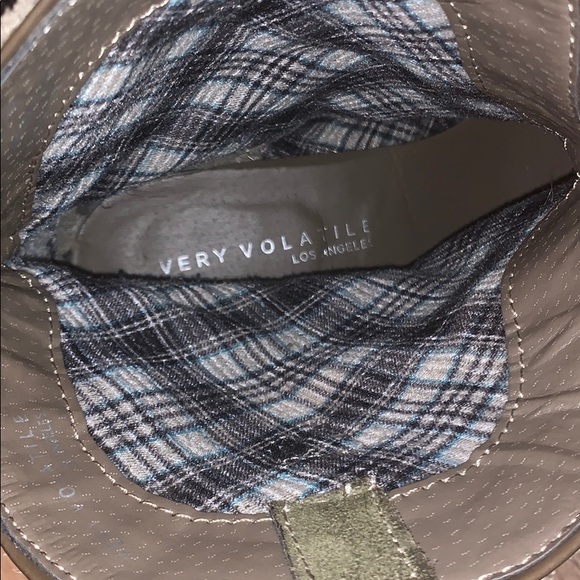 Used Very Volatile Green Leather Bootie Sz 10 - Picture 7 of 13